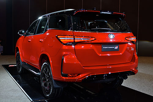 fortuner-gr-sport-preview-(19).jpg