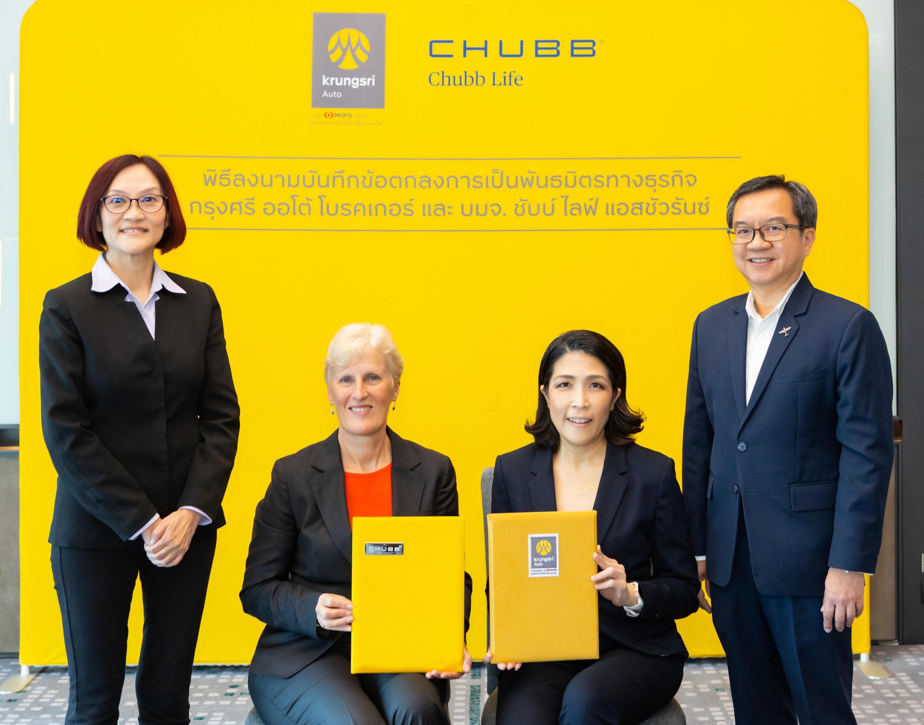 Angela-Hunter-(2nd-person-from-left)-and-Chayathip-Phanmanee-(2nd-person-from-right)-(3).JPG Angela-Hunter-(2nd-person-from-left)-and-Chayathip-Phanmanee-(2nd-person-from-right)-(3).JPG