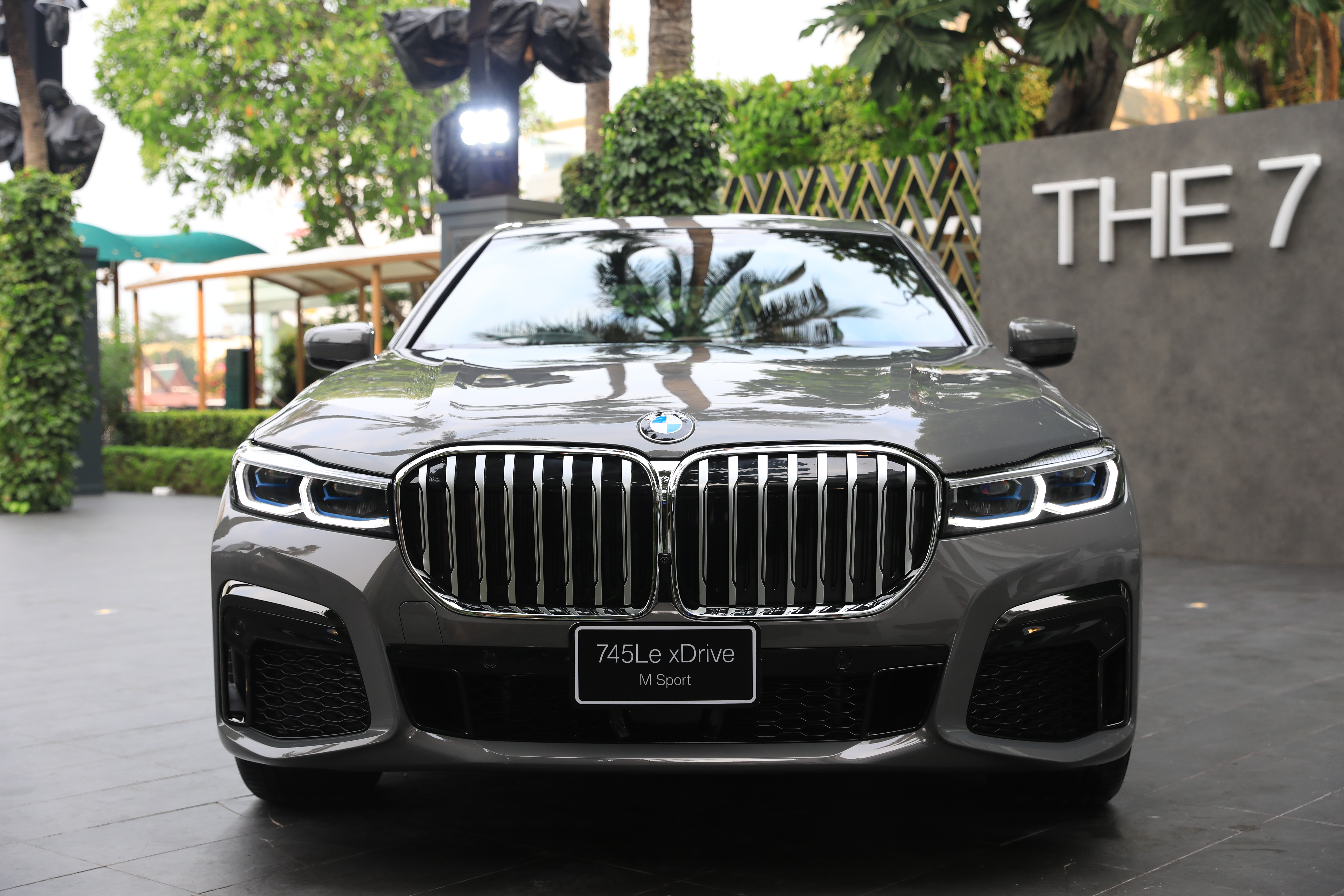 The_new_BMW_7_Series_(2).JPG