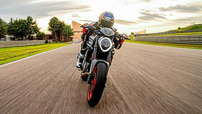 DUCATI_Monster_937_P005.jpg