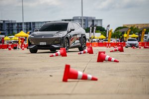 02-Krungsri-Auto-Ultimate-Test-Drive-Ride.jpg