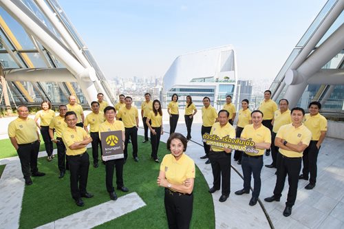 Mrs-Kittiya-Srisanit-(third-from-left),-Executive-Vice-President-Bank-of-Ayudhya-PCL-and-Krungsri-Auto-management-team.jpg